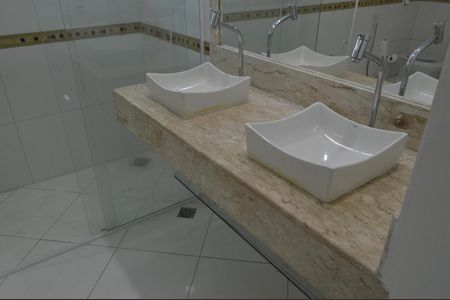 Casa de condomínio à venda com 300m², 4 quartos e 2 vagasBanheiro da Suíte 3