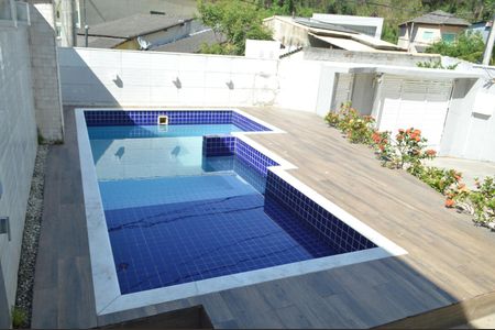 Casa de condomínio à venda com 300m², 4 quartos e 2 vagasPiscina