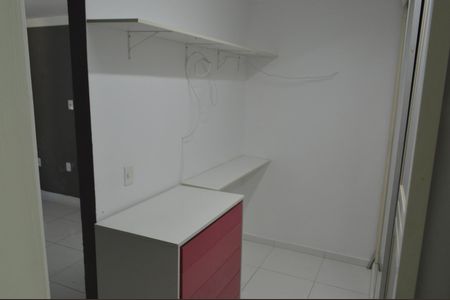 Casa de condomínio à venda com 300m², 4 quartos e 2 vagasCloset da Suíte 2