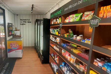 Casa de condomínio à venda com 300m², 4 quartos e 2 vagasMini Mercado