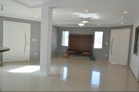 Casa de condomínio à venda com 300m², 4 quartos e 2 vagasSala