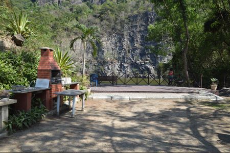 Casa de condomínio à venda com 300m², 4 quartos e 2 vagasDeck