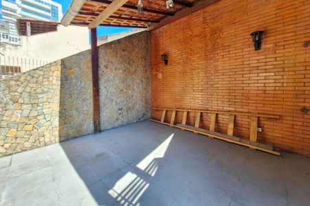 Casa à venda com 200m², 3 quartos e 1 vaga Casa à venda com 200m², 3 quartos e 1 vagaTerraço