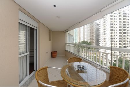 Apartamento para alugar com 203m², 4 quartos e 3 vagas Apartamento para alugar com 203m², 4 quartos e 3 vagasVaranda da suíte 2