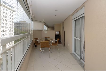 Apartamento para alugar com 203m², 4 quartos e 3 vagas Apartamento para alugar com 203m², 4 quartos e 3 vagasVaranda da suíte 2