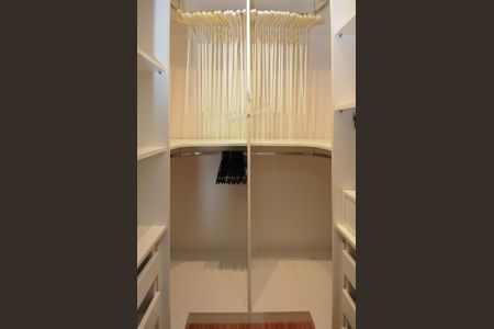 Apartamento para alugar com 203m², 4 quartos e 3 vagas Apartamento para alugar com 203m², 4 quartos e 3 vagasSuite 2