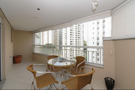 Apartamento para alugar com 203m², 4 quartos e 3 vagas Apartamento para alugar com 203m², 4 quartos e 3 vagasVaranda da suíte 2