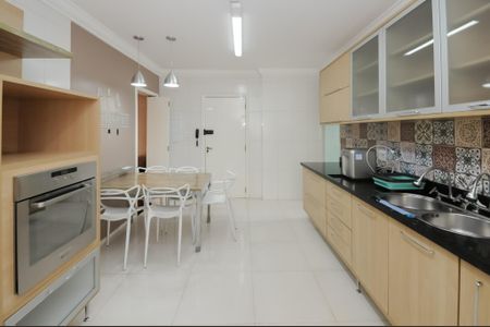 Apartamento para alugar com 203m², 4 quartos e 3 vagas Apartamento para alugar com 203m², 4 quartos e 3 vagasCozinha