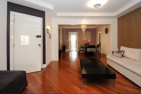 Apartamento para alugar com 203m², 4 quartos e 3 vagas Apartamento para alugar com 203m², 4 quartos e 3 vagasSala