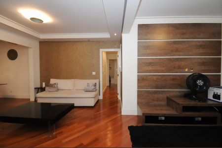 Apartamento para alugar com 203m², 4 quartos e 3 vagas Apartamento para alugar com 203m², 4 quartos e 3 vagasSala