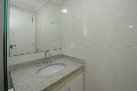 Apartamento para alugar com 203m², 4 quartos e 3 vagas Apartamento para alugar com 203m², 4 quartos e 3 vagasBanheiro da Suíte 1
