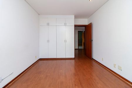 Apartamento à venda com 330m², 4 quartos e 3 vagasSuíte 3