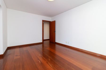 Apartamento à venda com 330m², 4 quartos e 3 vagasSala
