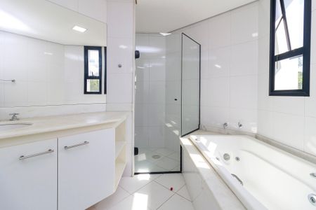 Apartamento à venda com 330m², 4 quartos e 3 vagasSuíte Principal - Banheiro