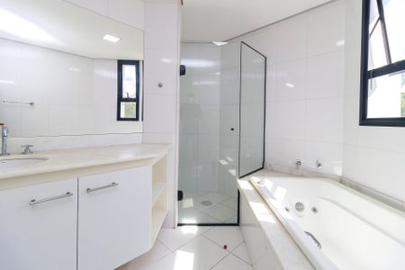 Apartamento à venda com 330m², 4 quartos e 3 vagasSuíte Principal - Banheiro