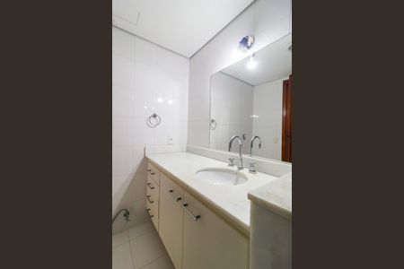 Apartamento à venda com 330m², 4 quartos e 3 vagasSuíte 2 - Banheiro