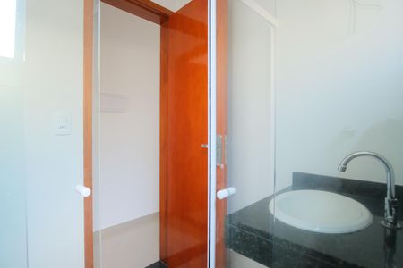 Casa de condomínio para alugar com 42m², 2 quartos e sem vagaBanheiro