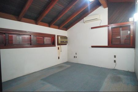 Casa à venda com 300m², 5 quartos e 2 vagasSuíte