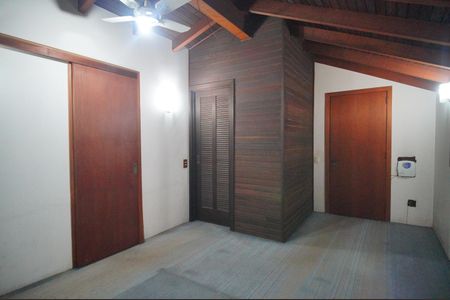 Casa à venda com 300m², 5 quartos e 2 vagasSuíte