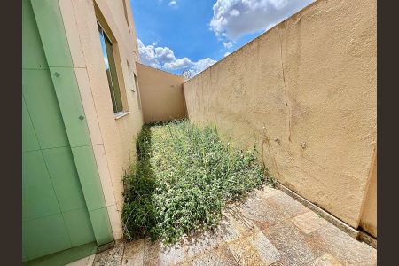 Apartamento à venda com 82m², 3 quartos e 1 vagaÁrea de Serviço