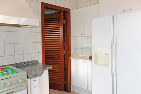 Casa de condomínio para alugar com 630m², 3 quartos e 3 vagasCozinha