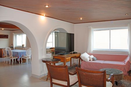 Casa de condomínio para alugar com 630m², 3 quartos e 3 vagasedícula