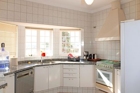 Casa de condomínio para alugar com 630m², 3 quartos e 3 vagasCozinha