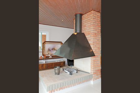 Casa de condomínio para alugar com 630m², 3 quartos e 3 vagasedícula