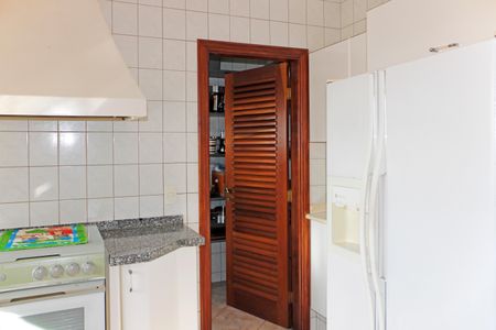 Casa de condomínio para alugar com 630m², 3 quartos e 3 vagasCozinha