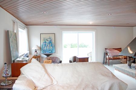 Casa de condomínio para alugar com 630m², 3 quartos e 3 vagasedícula