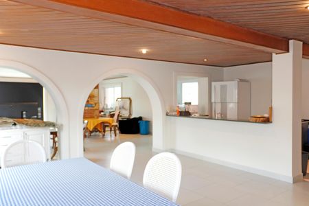 Casa de condomínio para alugar com 630m², 3 quartos e 3 vagasedícula