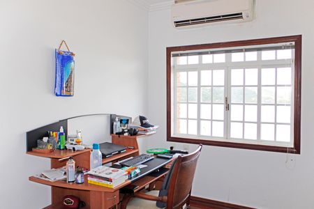 Casa de condomínio para alugar com 630m², 3 quartos e 3 vagasEscritório