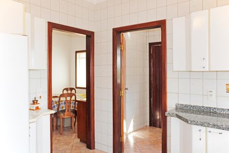 Casa de condomínio para alugar com 630m², 3 quartos e 3 vagasCopa