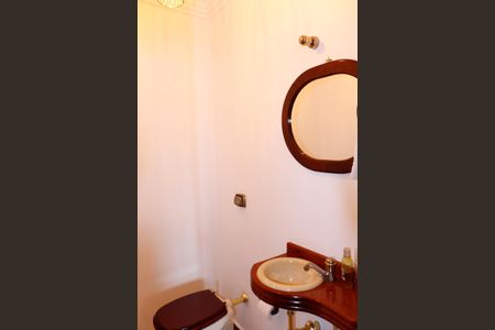 Casa de condomínio para alugar com 630m², 3 quartos e 3 vagasLavabo