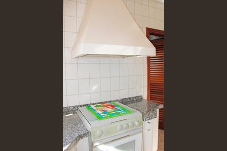 Casa de condomínio para alugar com 630m², 3 quartos e 3 vagasCozinha