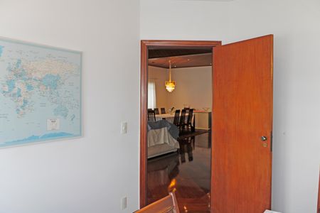 Casa de condomínio para alugar com 630m², 3 quartos e 3 vagasEscritório