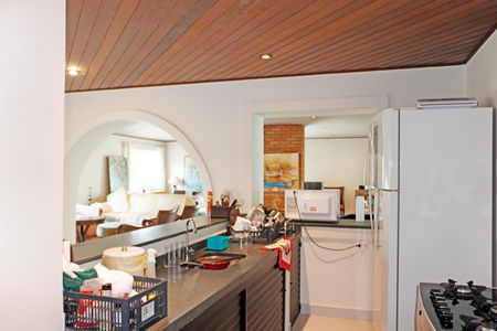 Casa de condomínio para alugar com 630m², 3 quartos e 3 vagasedícula