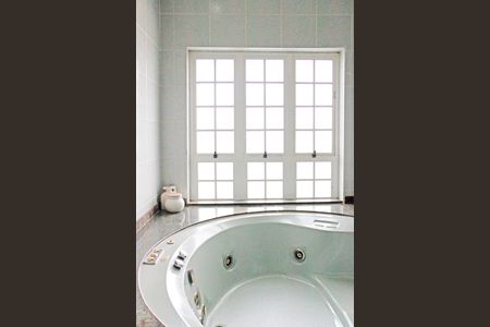 Casa de condomínio para alugar com 630m², 3 quartos e 3 vagasBanheiro do Quarto 2