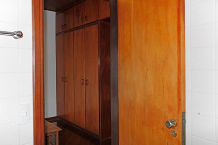 Casa de condomínio para alugar com 630m², 3 quartos e 3 vagasBanheiro do Quarto 1