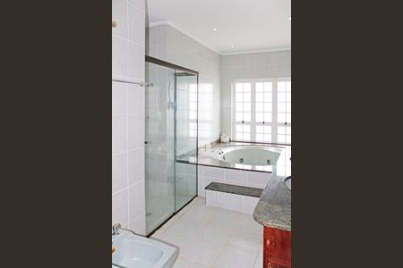 Casa de condomínio para alugar com 630m², 3 quartos e 3 vagasBanheiro do Quarto 2