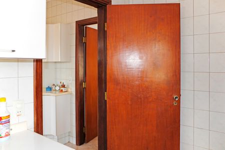 Casa de condomínio para alugar com 630m², 3 quartos e 3 vagasÁrea de Serviço