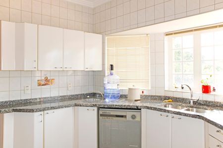 Casa de condomínio para alugar com 630m², 3 quartos e 3 vagasCozinha