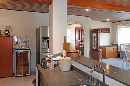 Casa de condomínio para alugar com 630m², 3 quartos e 3 vagasedícula