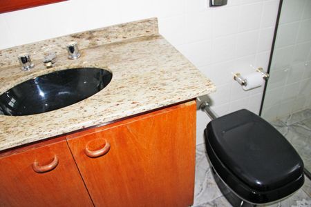 Casa de condomínio para alugar com 630m², 3 quartos e 3 vagasBanheiro do Quarto 1