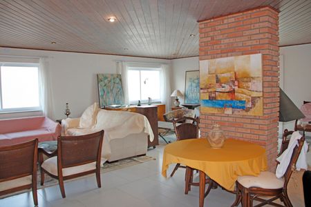 Casa de condomínio para alugar com 630m², 3 quartos e 3 vagasedícula