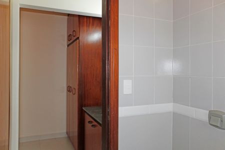 Casa de condomínio para alugar com 630m², 3 quartos e 3 vagasedícula