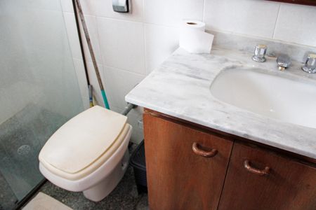 Casa de condomínio para alugar com 630m², 3 quartos e 3 vagasBanheiro do Quarto 3