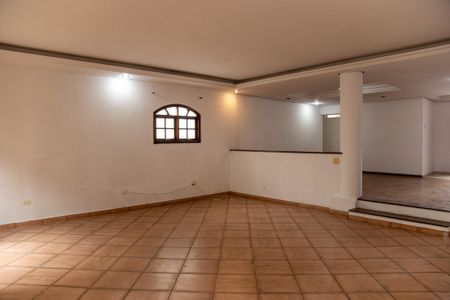 Casa à venda com 305m², 3 quartos e 4 vagas Casa à venda com 305m², 3 quartos e 4 vagasSala