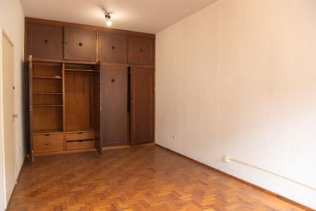 Casa à venda com 305m², 3 quartos e 4 vagas Casa à venda com 305m², 3 quartos e 4 vagasQuarto 1