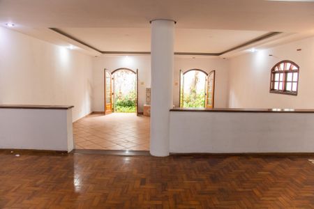 Casa à venda com 305m², 3 quartos e 4 vagas Casa à venda com 305m², 3 quartos e 4 vagasSala
